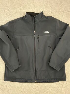 The North Face Men’s Black Softshell Jacket with Zip Pockets, Size XL